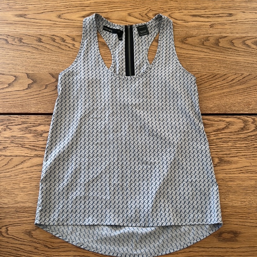 Indus+ry top with cut out detail